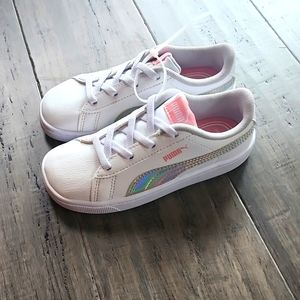 NWT Toddler Girls Pumas, size 10